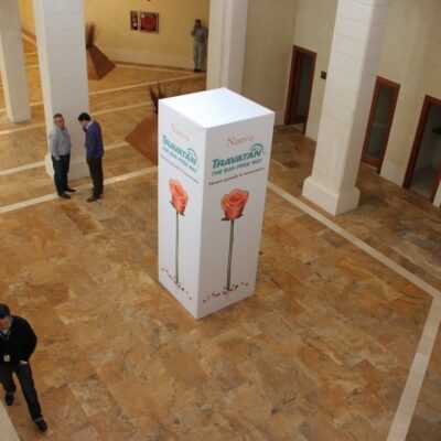 totems-alquiler-de-mobiliario-y-complementos-Alicante-Alaves-Innovation-1